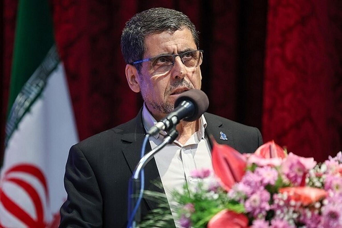 رئیس دانشگاه فردوسی مشهد با هشدار درباره تضعیف مرجعیت علمی گفت: اگر دانشگاه‌ها پاسخ‌گو نباشند، جامعه به منابع جعلی و سلبریتی‌ها پناه می‌برد و شبه‌علم جای علم را می‌گیرد.