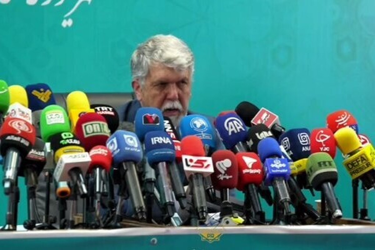 وزیر فرهنگ و ارشاد اسلامی به توهین زینب موسوی واکنش نشان داد.