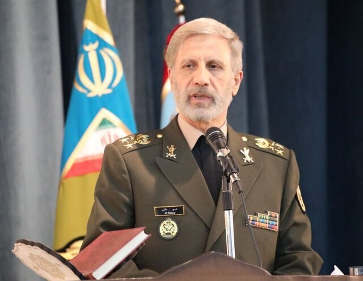 فرمانده کل ارتش: باید همواره قوی و مقتدر باقی بمانیم