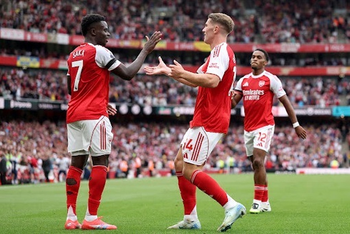 هفته دوم لیگ برتر انگلیس با برتری ۳-۲ لیورپول مقابل نیوکاسل با گل دقیقه ۱۰+۹۰ ریو نومو‌ها به پایان رسید. در اینجا قصد داریم زیباترین گل‌های هفته دوم لیگ برتر انگلیس را با هم مرور کتیم و بدون شک گل نوجوان ۱۶ ساله لیورپول یکی از آنها خواهد بود. لوکاس پاکتا نیز با شوتی تماشایی از فاصله دور دروازه چلسی را باز کرد. گل بوکایو ساکا در پیروزی ۵-۰ آرسنال مقابل لیدزیونایتد، یکی دیگر از گل‌های تماشایی این هفته بود. از دیگر گل‌های این هفته می‌توان به گل اکیتیکه و رایان خرافنبرخ به نیوکاسل، گل جیمز گارنر به برایتون، گل دیدنی ویکتور یوکرس به لیدزیونایتد، گل جاش کالن به ساندرلند، ضربه کالوم هادسون اودوی به کریستال پالاس، اسماعیل سار به ناتینگهام فارست و گل پدرو نتو به وست هم اشاره کرد.