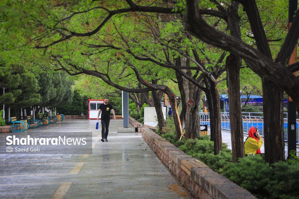 کارشناس اداره هواشناسی خراسان رضوی گفت: پیش‌بینی می‌شود از امروز بعدازظهر، روند کاهش دما در اغلب نقاط استان آغاز شود و تا روزهای ابتدایی هفته آینده، با شدت و ضعف ادامه یابد.