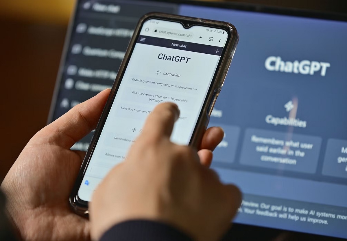 OpenAI مکالمات کاربران با ChatGPT را به پلیس می‌دهد