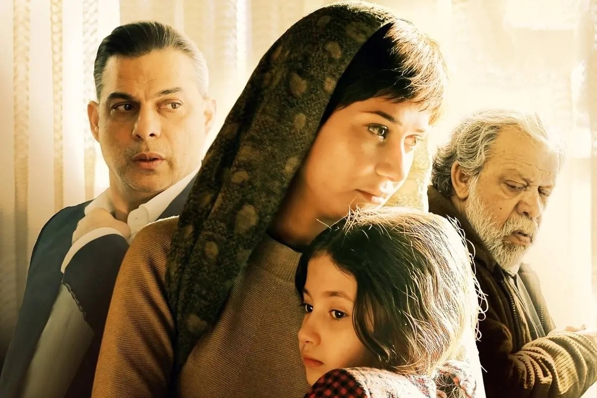 زن و بچه فیلم درام ایرانی به نویسندگی و کارگردانی سعید روستایی و تهیه‌کنندگی سید جمال ساداتیان محصول سال ۱۴۰۳ است. نخستین ویدیو از پشت صحنه این فیلم را ببینید.