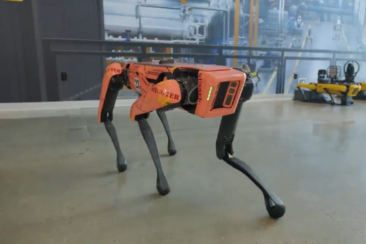 ربات اسپات (Spot) ساخته شرکت بوستون داینامیکس بار دیگر با اجرای حرکات خارق‌العاده توجه‌ها را به خود جلب کرده است.