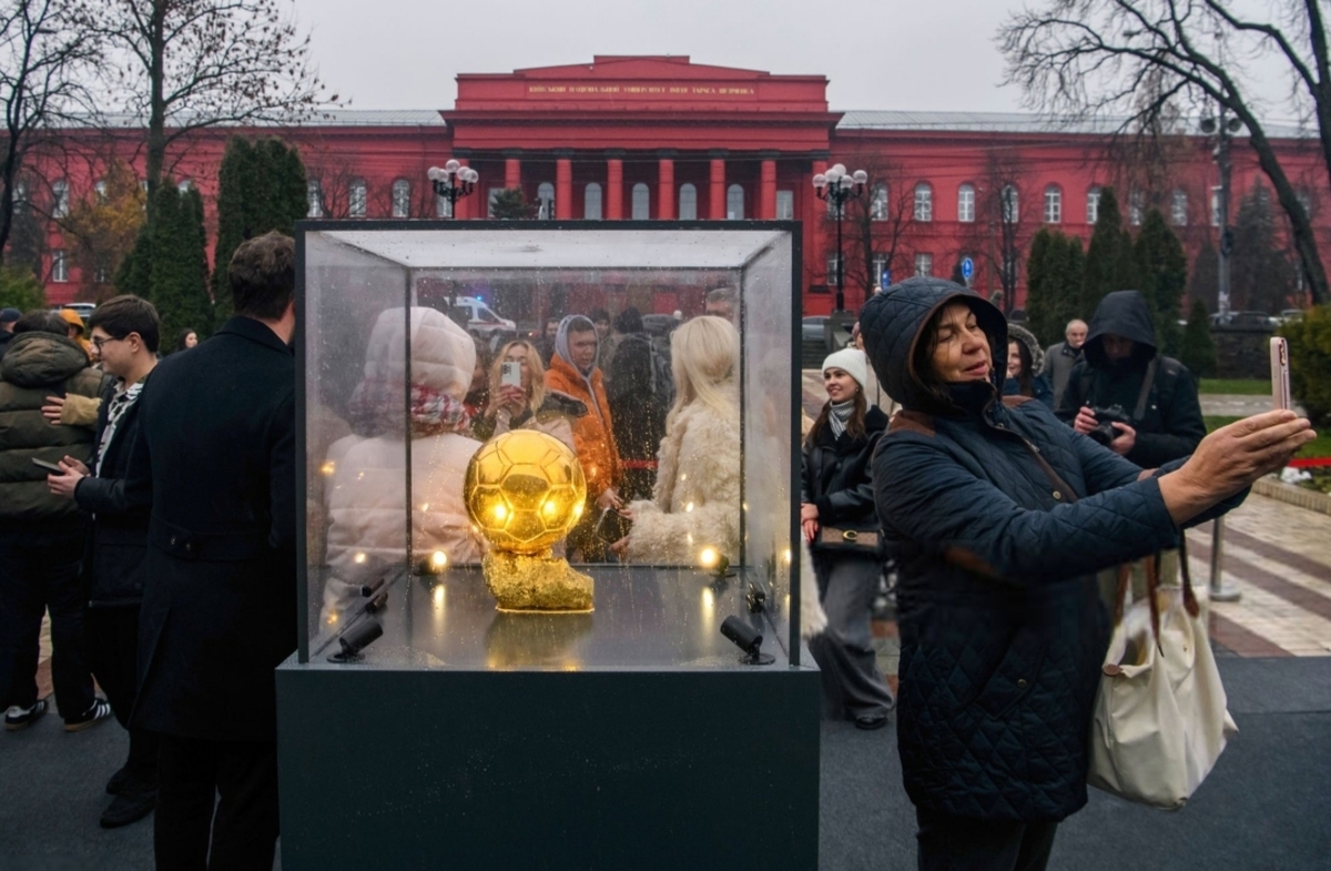 در نهایت عثمان دمبله به عنوان برترین بازیکن سال ۲۰۲۵ اروپا انتخاب شد.