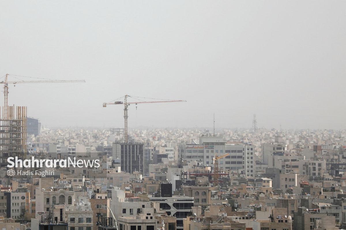 شهر مشهد امسال زیاد درگیر گردوغبار و آلودگی هوا بود و زائران و مجاوران بارگاه رضوی در بیشتر روز‌ها در شش‌ماهه نخست امسال آسمان شهرمان را تیره‌وتار دیدند.