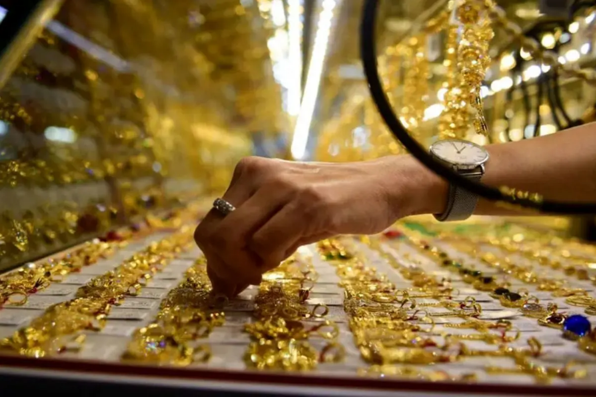 اتحادیه طلاٰ جواهرٰ نقره و سکه مشهد ساعت کار طلافروشی‌ها در نیمه دوم سال ۱۴۰۴ را اعلام کرد.
