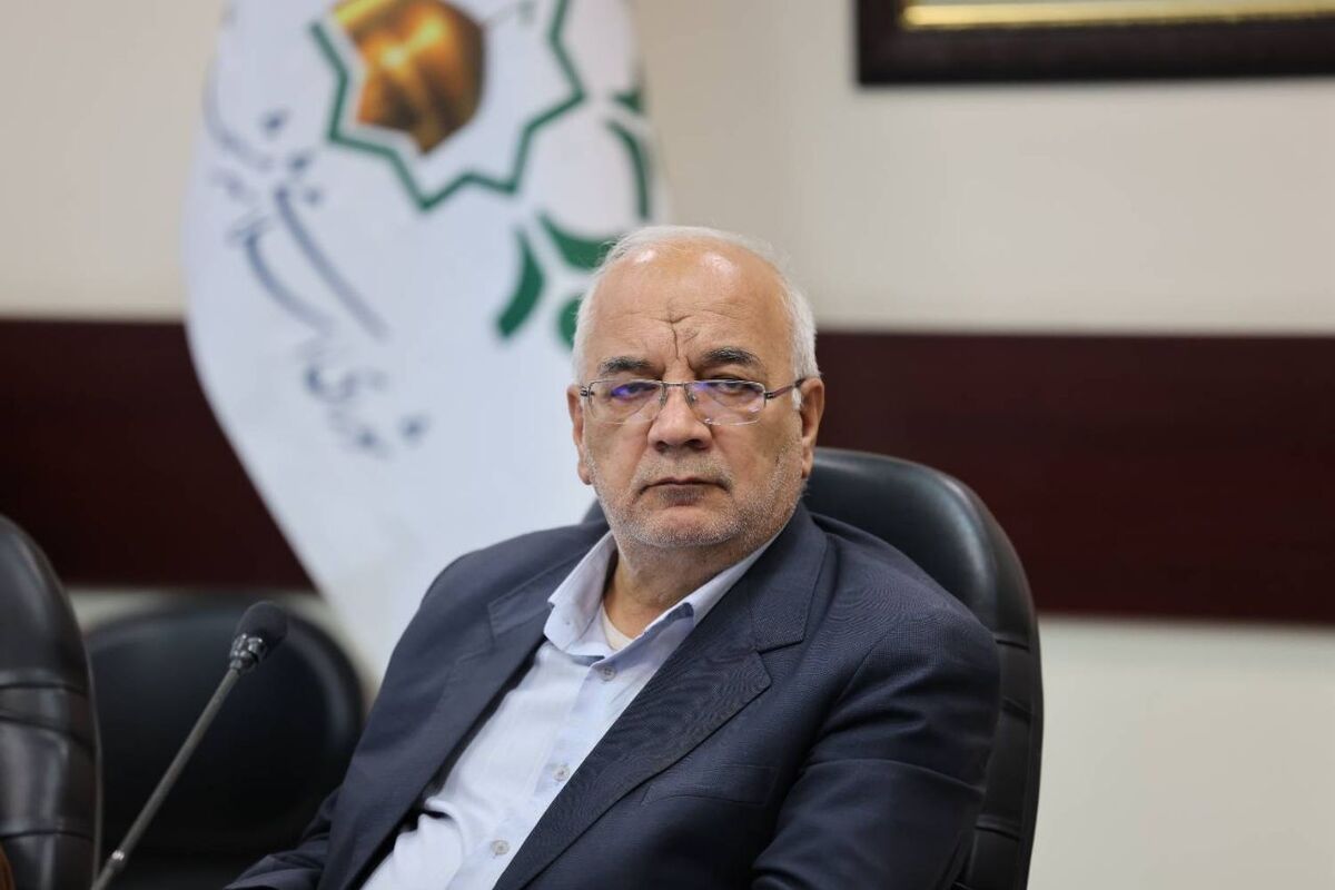 رئیس شورای اسلامی شهر مشهد مقدس گفت: دفاع مقدس ملت ایران به ما آموخت که با ایمان، تلاش و امید می‌توان از سخت‌ترین مسیر‌ها عبور کرد و به قله‌های افتخار رسید؛ امروز همان روحیه مقاومت و امید باید در کلاس‌های درس و زندگی شما جاری باشد تا آینده‌ای شکوهمند برای این سرزمین رقم بخورد.