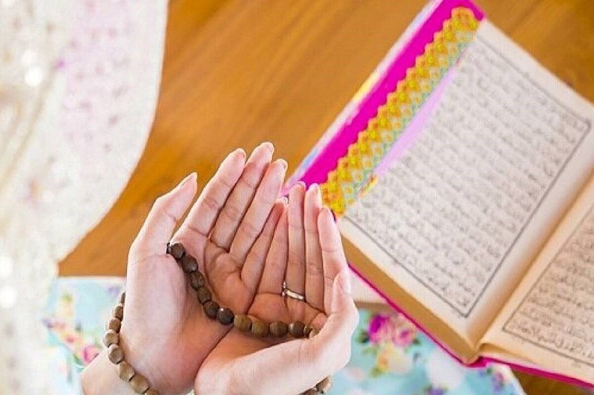 زنگ نماز در دبیرستان «حسن برزگر» مشهد نواخته شد.