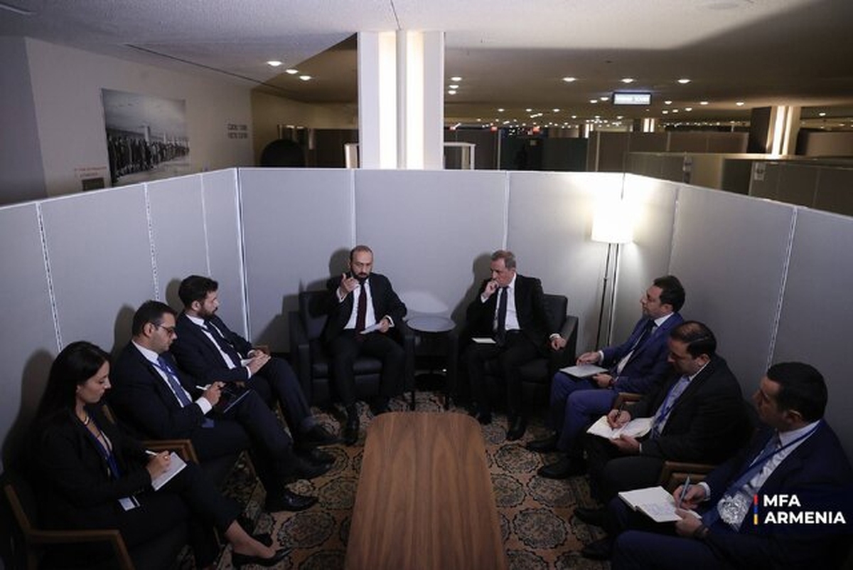 وزیران امورخارجه ارمنستان و جمهوری آذربایجان در دیدار با یکدیگر درباره گام‌هایی برای پیشبرد دستور کار صلح تبادل نظر کردند.