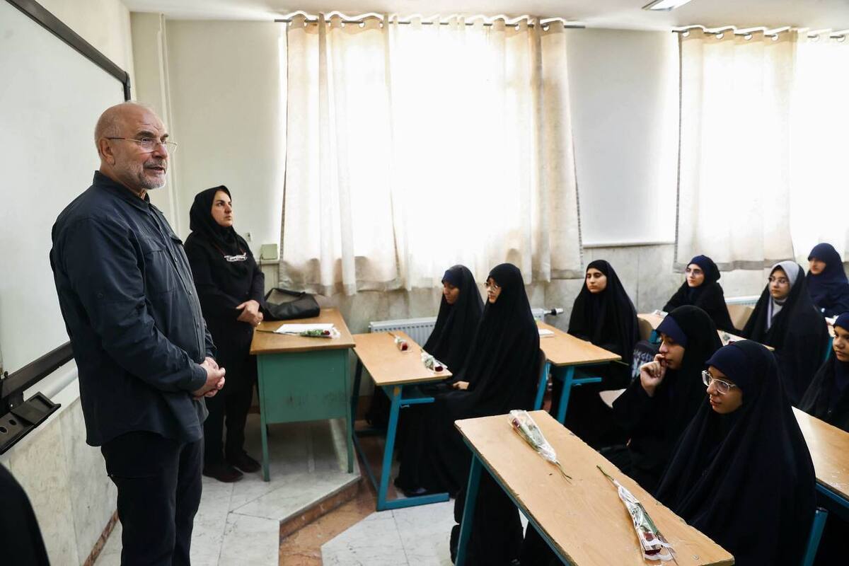 رئیس مجلس شورای اسلامی در نخستین روز از سال تحصیلی جدید با حضور در مدرسه دخترانه فاطمیون تهران، ضمن تبریک این روز به دانش آموزان و معلمان و گرامیداشت ایام هفته دفاع مقدس با اشاره به نقش دختران در آینده ایران اسلامی تاکید کرد: آینده کشور در دست شماست. شما علاوه بر نقش مهم خود به‌عنوان مادران آینده جامعه، می‌توانید در بخش های مختلف به جامعه و کشور خدمت کنید.