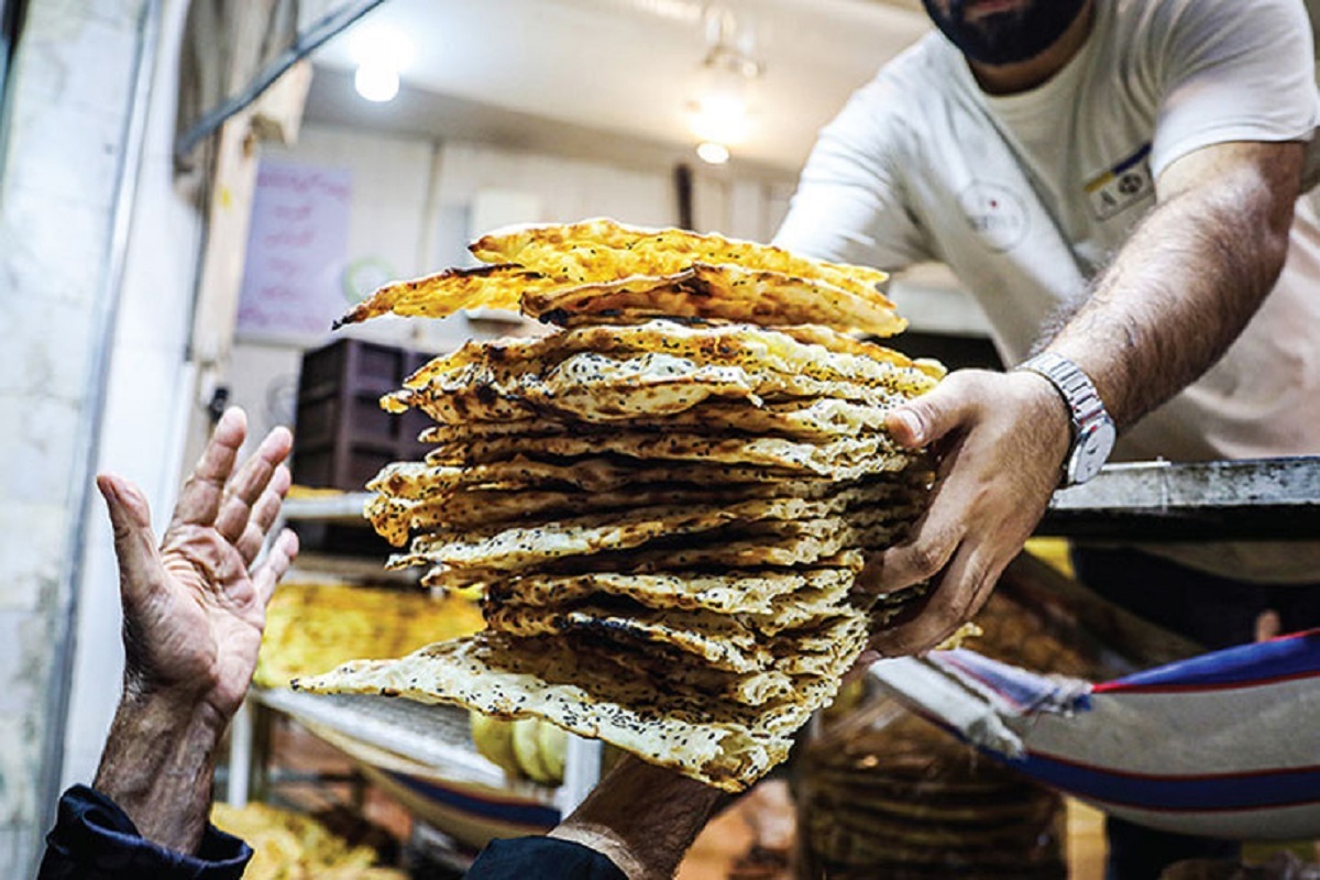 مسئول آرد و نان اداره کل غلات خراسان رضوی اعلام کرد: بر اساس مصوبه اخیر، نان کامل سنتی با ۴۰ درصد و نان کامل ماشینی با ۳۰ درصد افزایش نسبت‌به نان معمولی عرضه می‌شود؛ تصمیمی که موجب افزایش تقاضا و تحرک نانوایی‌ها شده است.