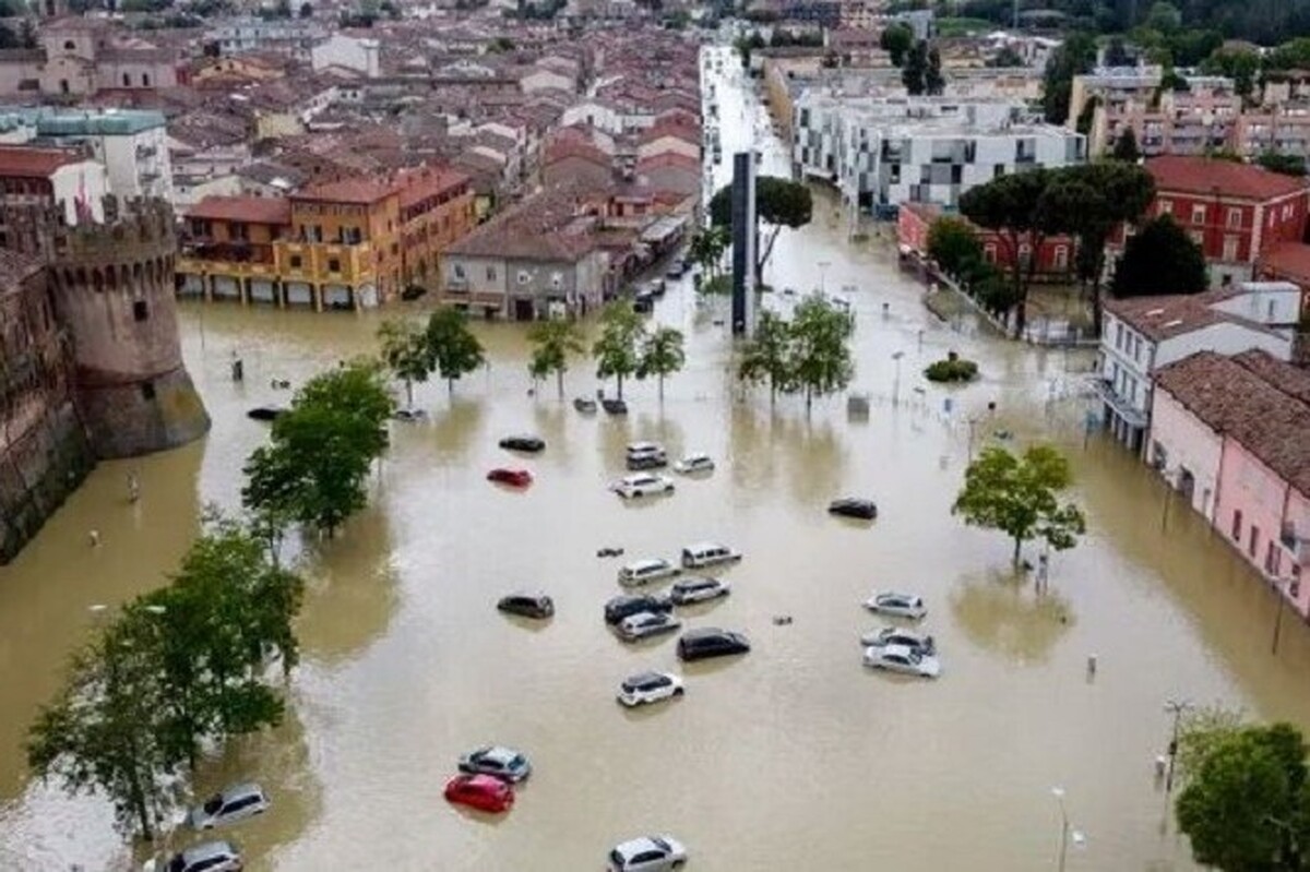 شهر مدا در استان مونزای ایتالیا پس از باران‌های شدید و طغیان رودخانه تارو دچار سیل شدیدی شد، خیابان‌ها، خانه‌ها و خطوط راه‌آهن دچار آبگرفتگی شدند و حمل و نقل را فلج کرده است.