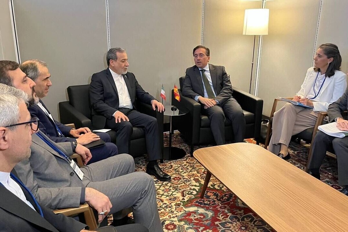 وزیر امور خارجه کشورمان در حاشیه مجمع عمومی سازمان ملل متحد با وزیر امور خارجه اسپانیا دیدار کرد.