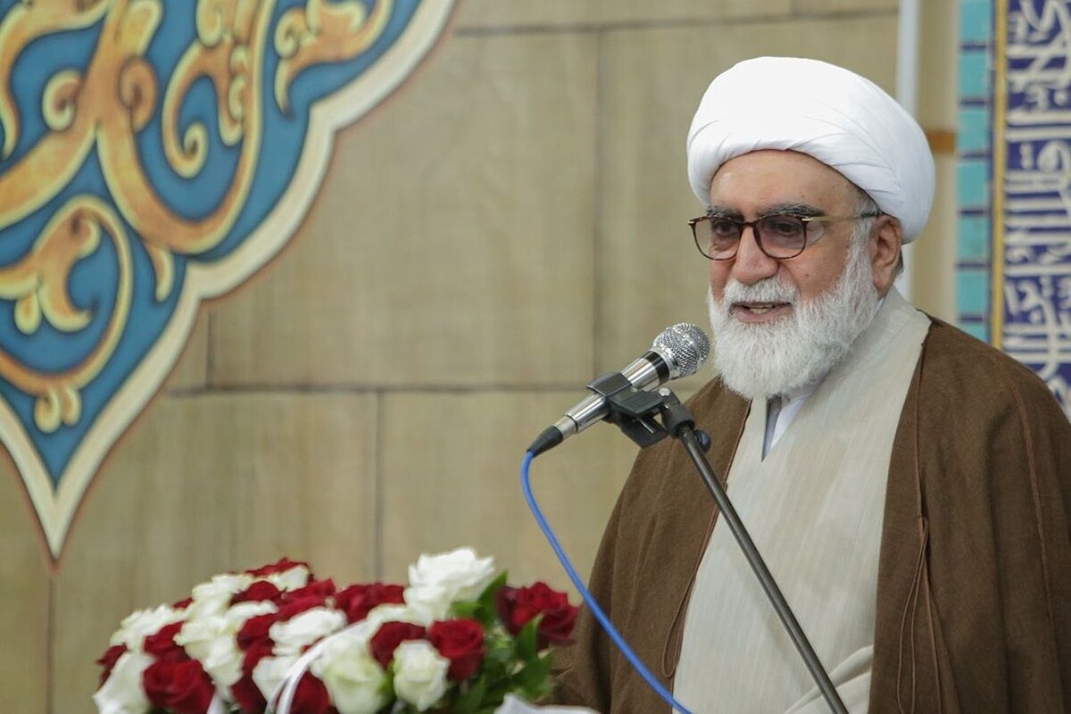 تولیت آستان قدس رضوی با اشاره به تعبیر «اتحاد مقدس» در کلام رهبر معظم انقلاب در توصیف همدلی مردم در جنگ دوازده‌روزه، گفت: شاعران، نویسندگان و اندیشمندان رسالتی خطیر دارند و باید مفهوم «اتحاد مقدس» را در آثار خود اعم از شعر، داستان، مقاله و پژوهش، برای جامعه تبیین و بازگو کنند.