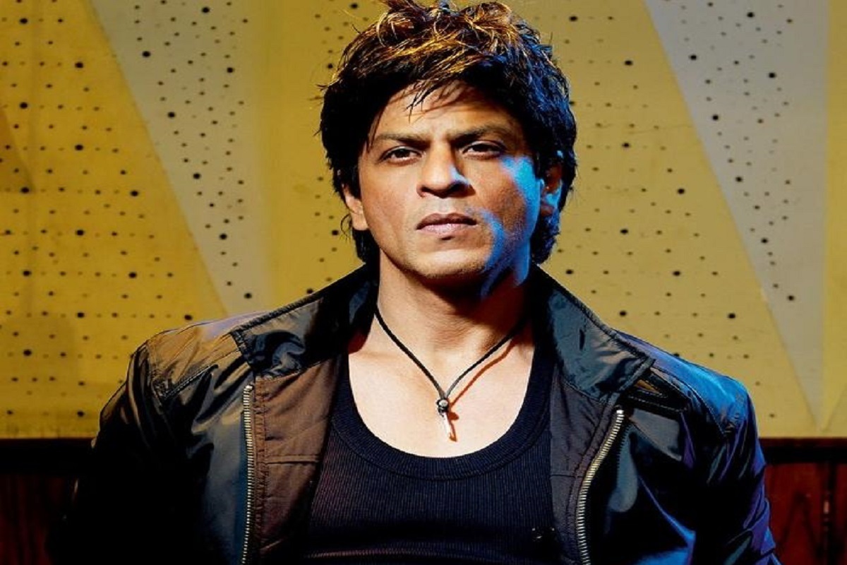 ون شاهرخ‌خان آن‌قدر بزرگ است که در بسیاری از لوکیشن‌های تنگ و باریک جا نمی‌شود.