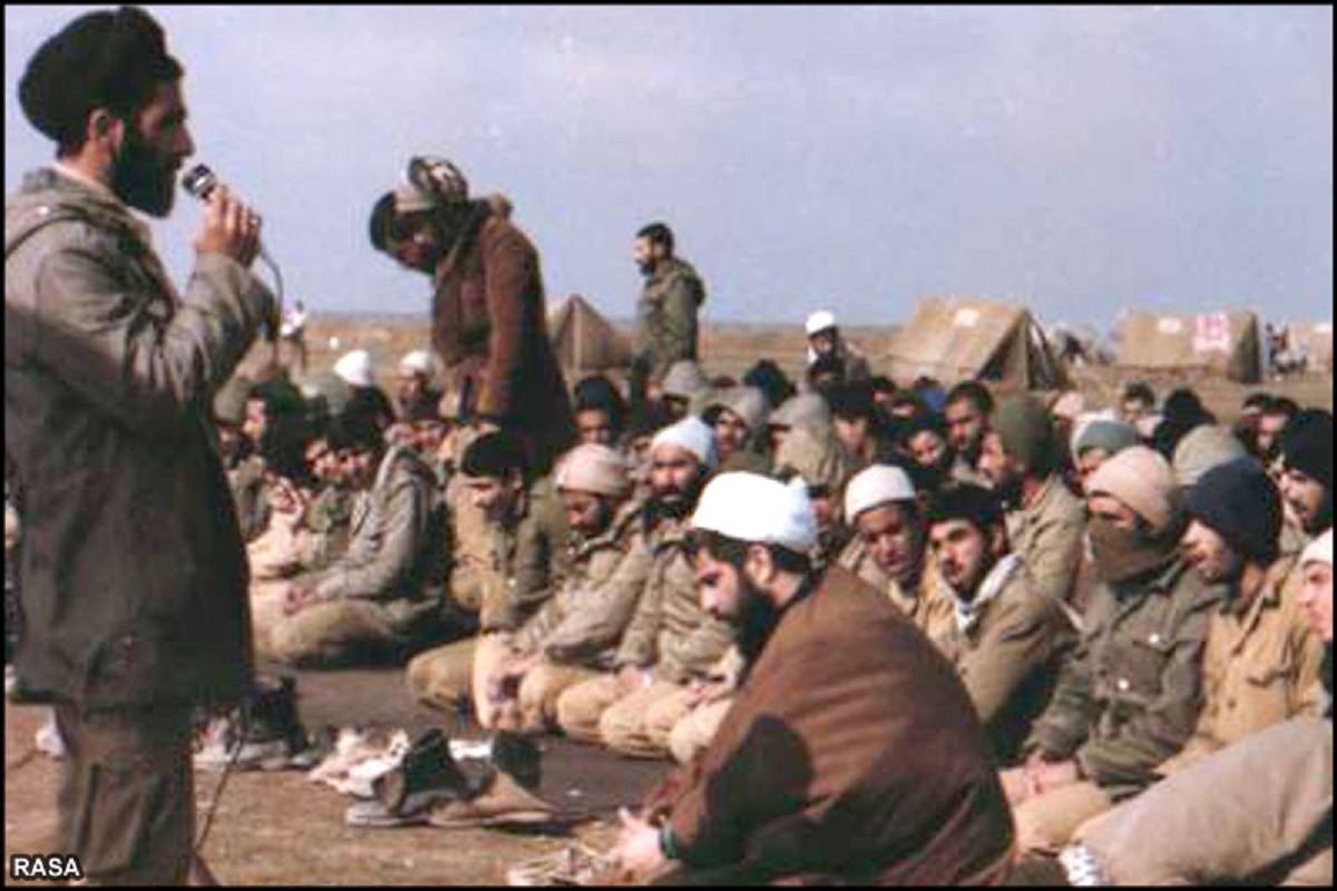 معاون فرهنگی‌تبلیغی دفتر تبلیغات اسلامی حوزه علمیه قم اعلام کرد: طبق گزارش سپاه، بیش از ۳ هزار و ۷۰۰ روحانی شهید در هشت سال دفاع مقدس تقدیم اسلام و انقلاب شد.