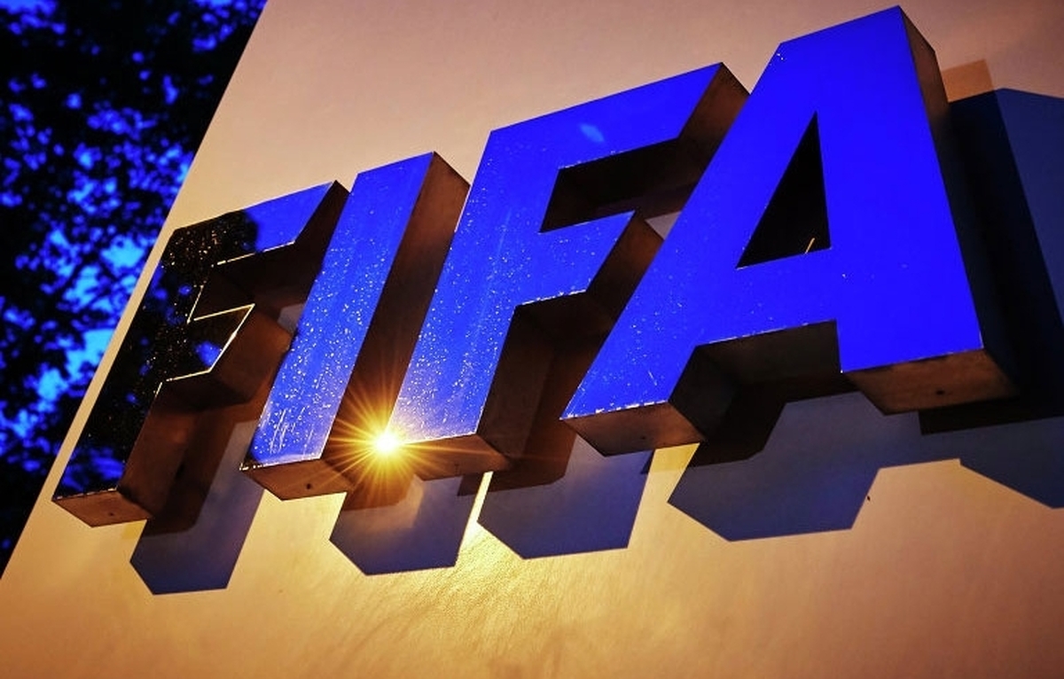 رئیس فراکسیون ورزش مجلس، صادر نشدن ویزا برای رئیس فدراسیون فوتبال و سرمربی تیم ملی فوتبال کشورمان را مغایر با قوانین بین‌المللی برای حضور در مراسم قرعه‌کشی جام جهانی ۲۰۲۶ دانست و گفت: فیفا باید برای حفظ اصول بین‌المللی و عدالت در ورزش، فوری به این موضوع فوری ورود کند. عدم برخورد فیفا مغایر قوانین بین‌المللی فوتبال و ورزش است.