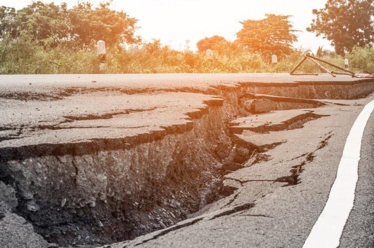 محققان دانشگاه پنسیلوانیا موفق به توسعه ابزاری نوین شده‌اند که با بهره‌گیری از کابل‌های فیبر نوری زیرزمینی می‌تواند رویداد‌های زمین‌شناسی مانند فرونشست زمین را پیش از وقوع شناسایی کند.