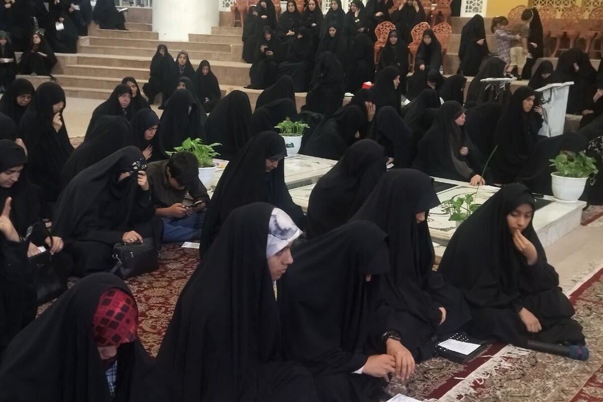 بانوان مشهدی در سالروز وفات حضرت معصومه(س)، در مزار شهدای گمنام میدان شهدا گرد هم آمدند.