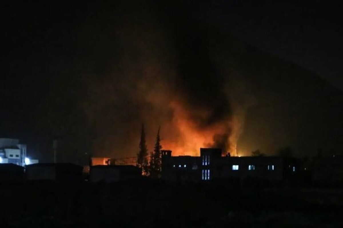 منابع خبری گزارش دادند که رژیم صهیونیستی مناطقی از اطراف پایتخت سوریه را موشک باران کرده است.