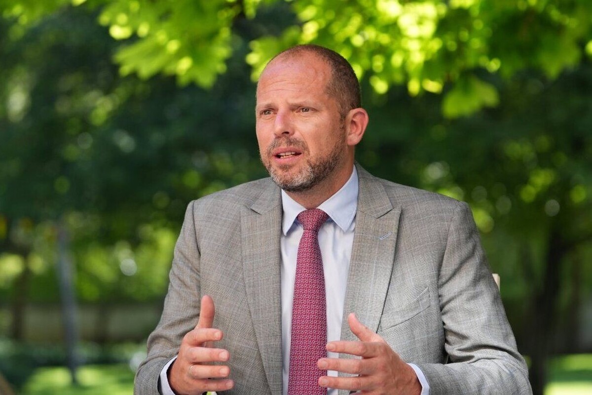 وزارت دفاع بلژیک جمعه از پرواز ۱۵ پهپاد ناشناس بر فراز پایگاه نظامی «الزنبورن» در نزدیکی مرز آلمان خبر داد و اعلام کرد که تحقیقات در این پهپادها آغاز شده است.