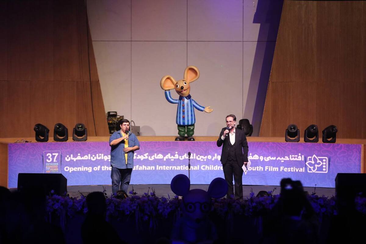 افتتاحیه ۲۵۰۰ نفری جشنواره فیلم‌های کودکان و نوجوانان در اصفهان