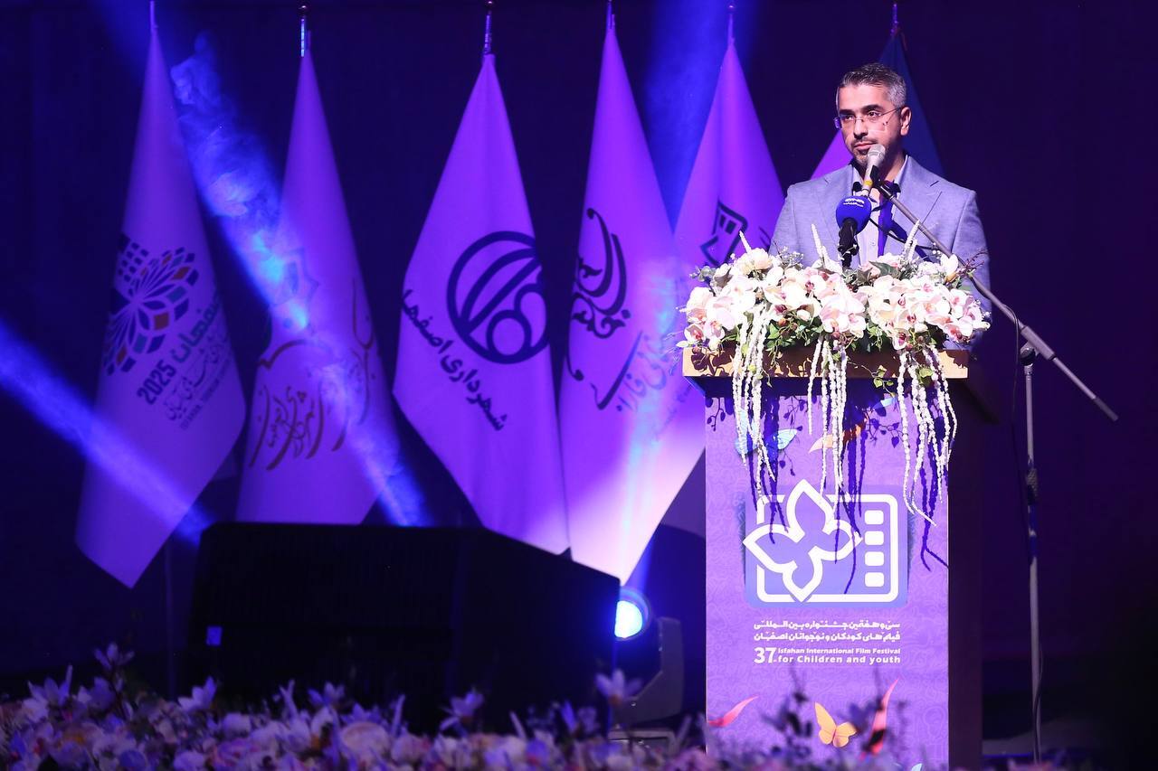افتتاحیه ۲۵۰۰ نفری جشنواره فیلمهای کودکان و نوجوانان در اصفهان افتتاحیه ۲۵۰۰ نفری جشنواره فیلمهای کودکان و نوجوانان در اصفهان