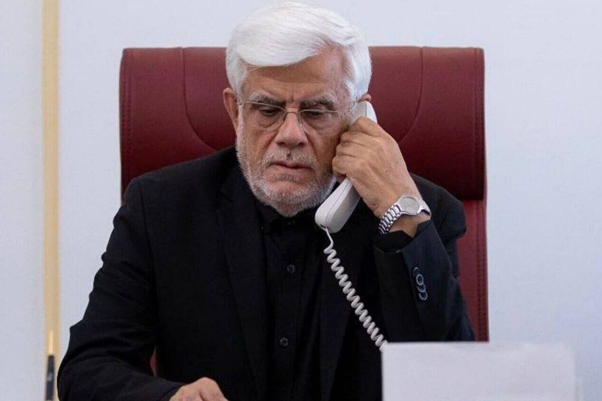 معاون اول رئیس‌جمهور پس از حادثه سقوط بالگرد جمعیت هلال‌احمر که به شهادت ۲ تن از کادر پروازی منجر شد، در تماس‌های تلفنی جداگانه با استاندار لرستان، رئیس جمعیت هلال احمر و رئیس ستاد مدیریت بحران کشور ضمن دریافت آخرین گزارش ابعاد این حادثه دلخراش، دستورات لازم را برای بررسی علل این سانحه و رسیدگی به وضعیت مصدومان صادر کرد.