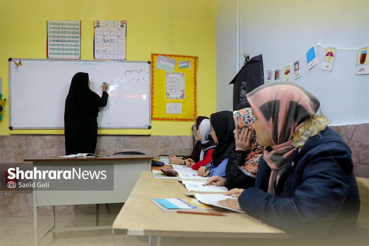 وزیر آموزش و پرورش در حالی چند ماه پیش وعده جذب بخشی از نیروهای نهضتی، طرح امین و مربیان پیش‌دبستانی ضمیمه دولتی را داده بود که سخنگوی این وزارتخانه اعلام کرد که هنوز مجوزی برای تبدیل وضعیت این نیروها صادر نشده است.