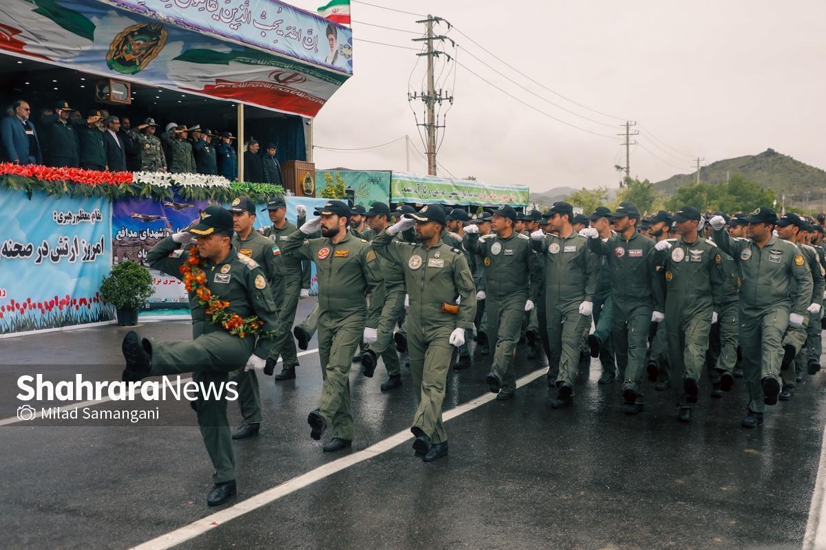 دانشگاه‌های افسری ارتش جمهوری اسلامی ایران برای کادر افسری نیروهای زمینی، پدافند هوایی خاتم‌الانبیا(ص)، هوایی، دریایی و سازمان‌های تابعه خود از بین جوانان پسر مؤمن، متعهد، و علاقه‌مند به نظامی‌گری و رزمندگی دانشجو می‌پذیرد.