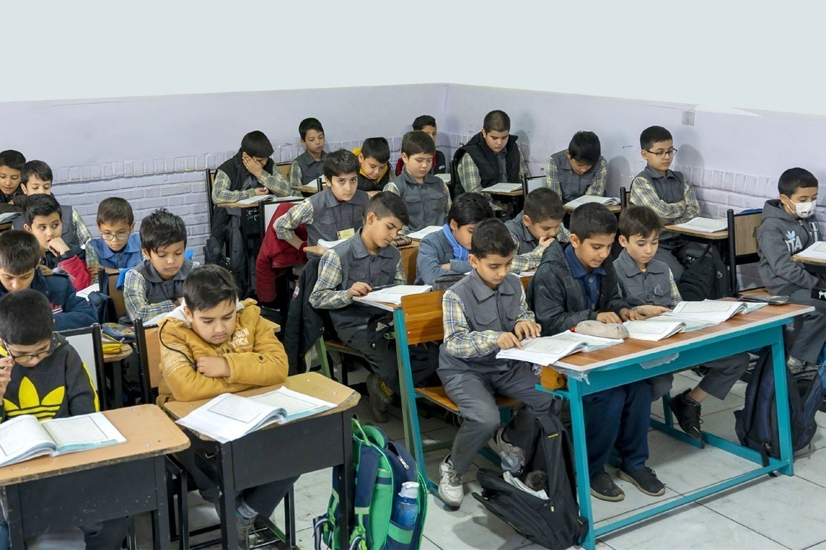 معاون وزیر آموزش‌ و پرورش از تشدید نظارت بر مدارس غیردولتی و برخورد جدی با تخلفات شهریه خبر داد و تأکید کرد: این نظارت به‌ صورت سیستماتیک و از درون مدرسه تا سطح وزارتخانه انجام می‌شود.