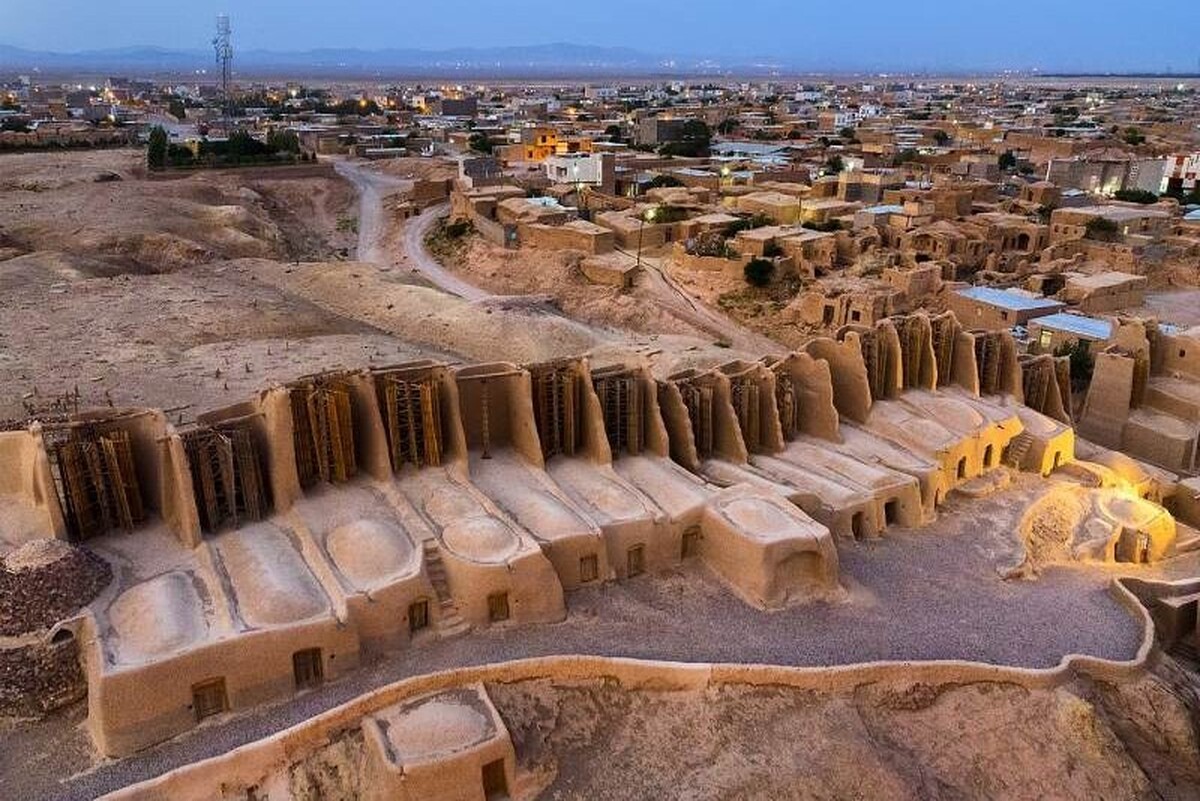 در روستای نشتیفان شهرستان خواف، مجموعه‌ای از آسبادهای خشتی، گلی و چوبی با قدمتی هزارساله وجود دارد که با بهره‌گیری از بادهای موسمی ۱۲۰ روزه همچنان فعال‌اند. این شاهکار مهندسی ایرانی روزگاری باستانی از کشاورزی منطقه، نماد تلاش و سازگاری مردم با طبیعت است.