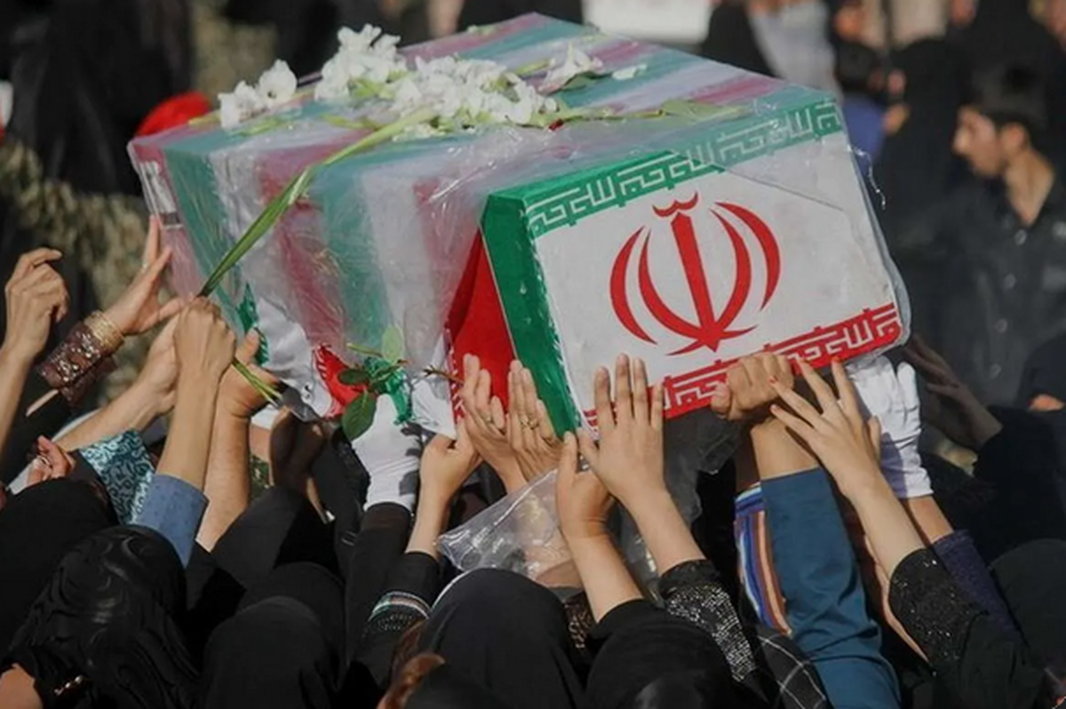 ورود پیکرهای ۴۴ شهید تازه‌تفحص‌شده از مرز شلمچه را ببینید.