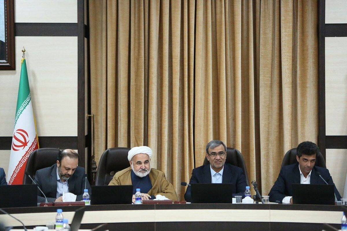 استاندار خراسان رضوی با تأکید بر ضرورت رفع موانع فعالیت خبرنگاران و نشریات محلی، از پیگیری مشکلات و چالش‌های اقتصادی نشریات محلی استان در ستاد تسهیل و کارگروه موانع تولید استان خبر داد.