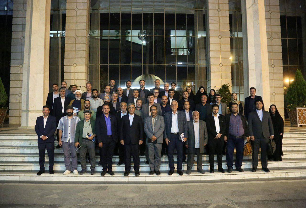 استاندار خراسان رضوی: پیگیری چالشهای اقتصادی نشریات محلی در کارگروه رفع موانع تولید و ستاد تسهیل استان خراسان رضوی استاندار خراسان رضوی: پیگیری چالشهای اقتصادی نشریات محلی در کارگروه رفع موانع تولید و ستاد تسهیل استان خراسان رضوی