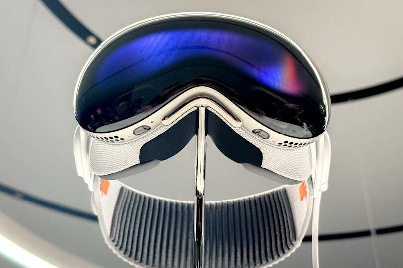 اپل با رونمایی از عینکهای هوشمند جدید، رقابت با متا و گوگل را آغاز میکند اپل با رونمایی از عینکهای هوشمند جدید، رقابت با متا و گوگل را آغاز میکند