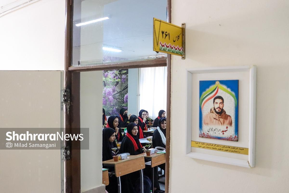 رئیس سازمان نوسازی مدارس کشور گفت: برخی فکر می‌کنند مسئله مدرسه‌سازی حل شده است؛ درست است که مشکلات کاهش یافته، ولی تا رسیدن به استانداردها فاصله داریم. با حمایت خیران مدرسه‌ساز، بیش از ۲۴۰۰ پروژه با ظرفیت ۱۲ هزار کلاس درس به ظرفیت کلاس‌ها در سال تحصیلی ۱۴۰۵ - ۱۴۰۴ اضافه شده است.