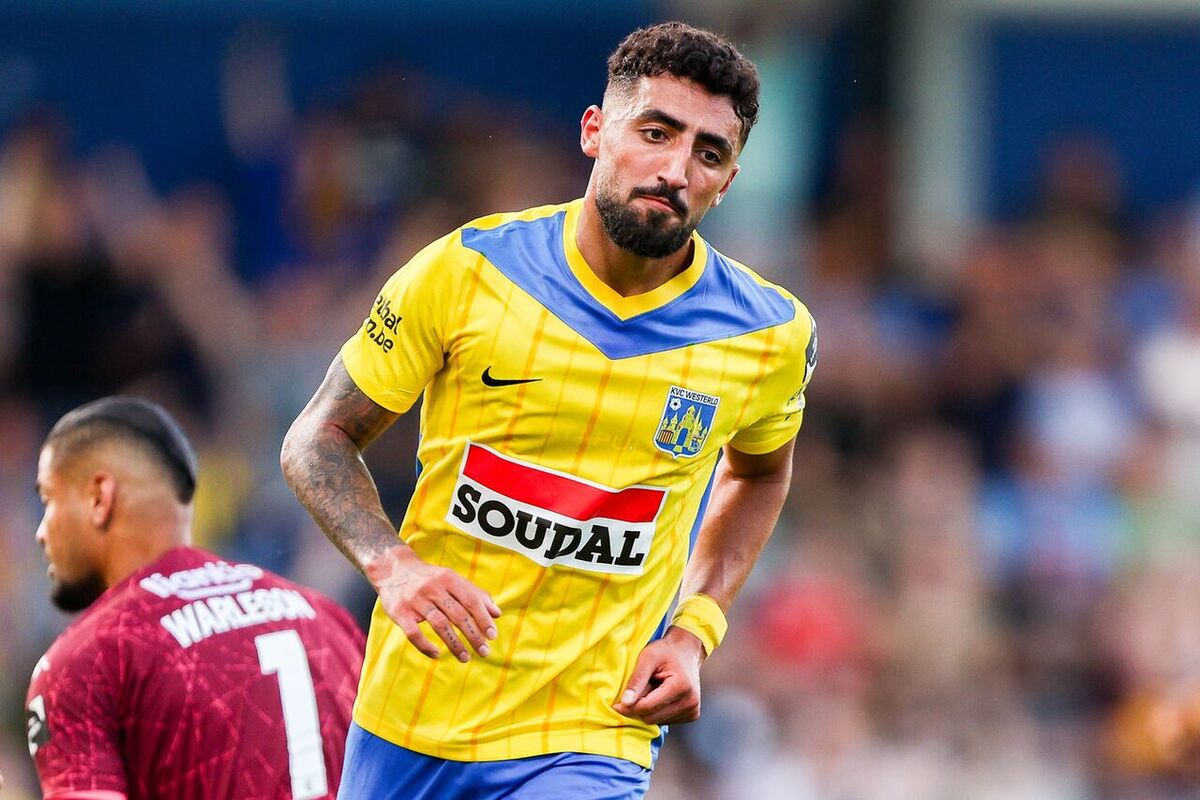 الهیار صیادمنش بعد از زمان قابل‌توجهی دوری از تیم ملی (یک سال)، دوباره به تمرینات فراخوانده شده است. صیادمنش درحالی به تیم ملی بازگشته که عملکرد درخشانی نداشته است.