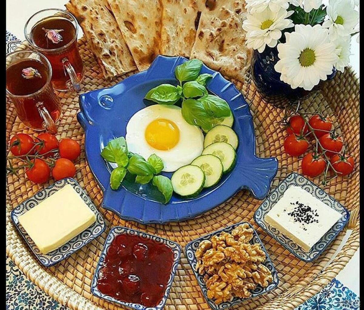 به گفته عضو هیات علمی دانشگاه علوم پزشکی شهید بهشتی با توجه به این که طب سنتی، افراد را در دسته‌های مزاجی مختلفی طبقه‌بندی کرده، صبحانه‌های مناسب و متنوعی را نیز برای هر مزاج در نظر گرفته است که امتیاز منحصر‌به‌فرد این طب، نسبت به طب مدرن است.