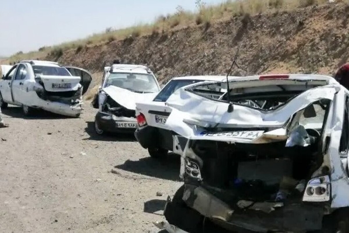 تصادف زنجیره‌ای کامیون، مینی‌بوس و پراید در روز ۱۳ مهر در محور دماوند به فیروزکوه باعث مصدومیت ۲۰ نفر که وضعیت ۲ نفر وخیم اعلام شده است.