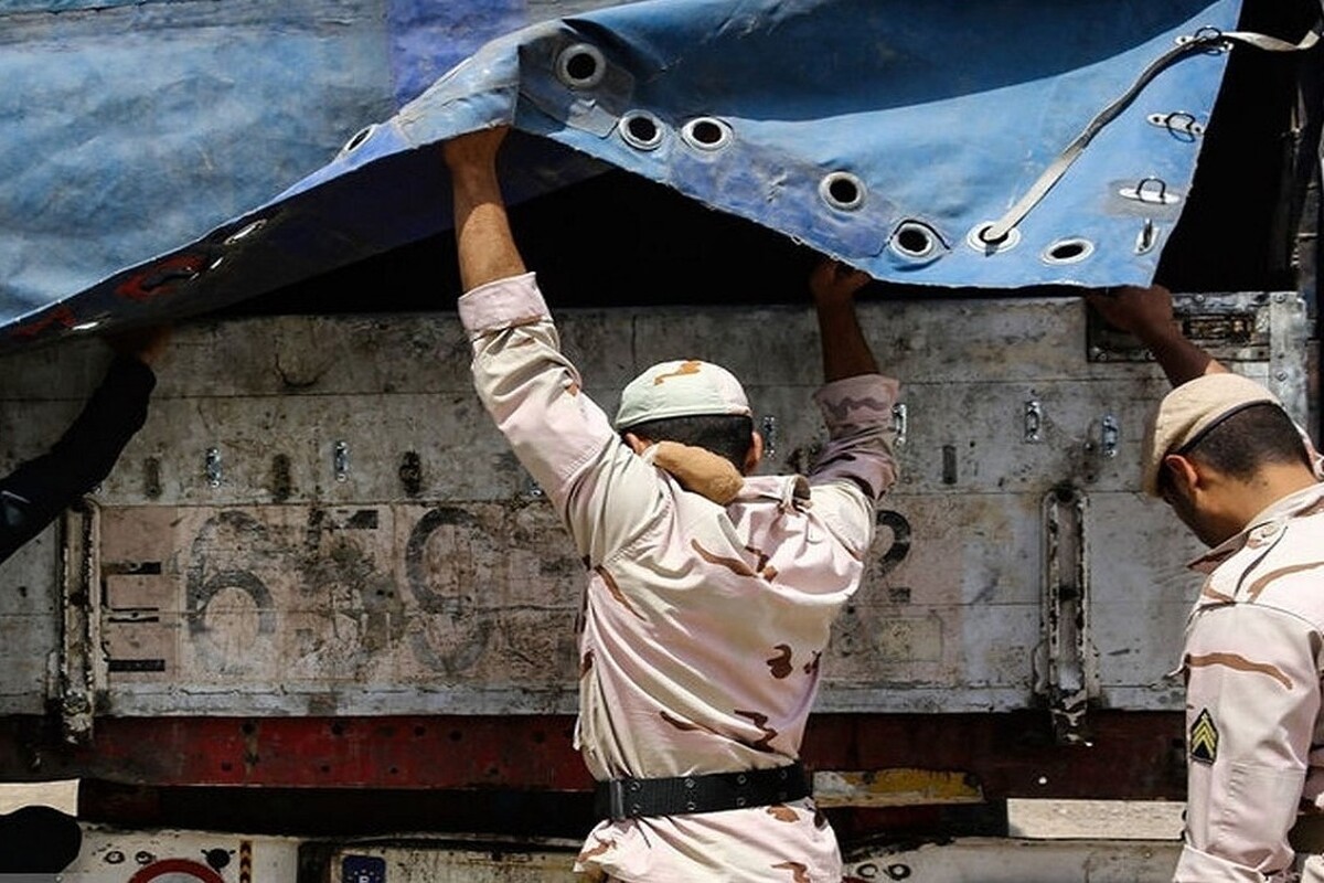 فرمانده مرزبانی خراسان رضوی از کشف ۳ هزارمیلیارد تومان کالای قاچاق توسط مرزبانان استان و دستگیری ۴۰ هزار متخلف مرزی پیش از ورود به کشور از ابتدای امسال خبر داد.