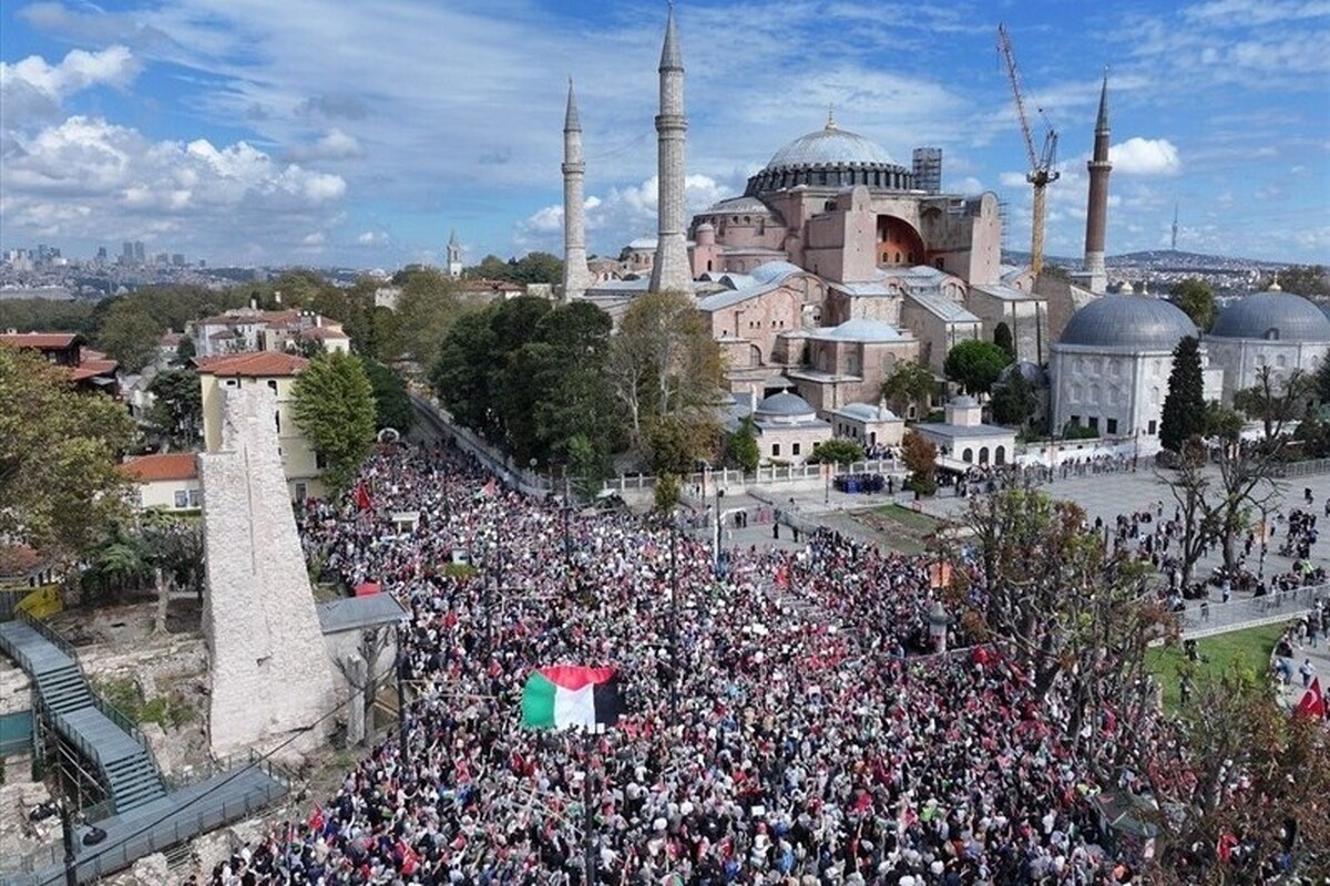 امروز شهرهای مختلف ترکیه شاهد راهپیمایی دهها هزار نفری مردم در حمایت از غزه بود.