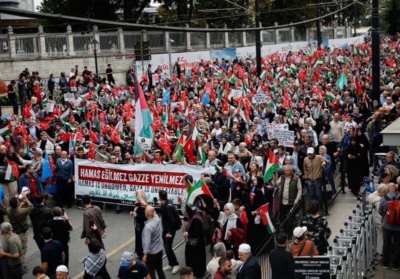 راهپیمایی مردم ترکیه در شهرهای مختلف در حمایت از غزه + عکس (۱۳ مهر ۱۴۰۴) راهپیمایی مردم ترکیه در شهرهای مختلف در حمایت از غزه + عکس (۱۳ مهر ۱۴۰۴)