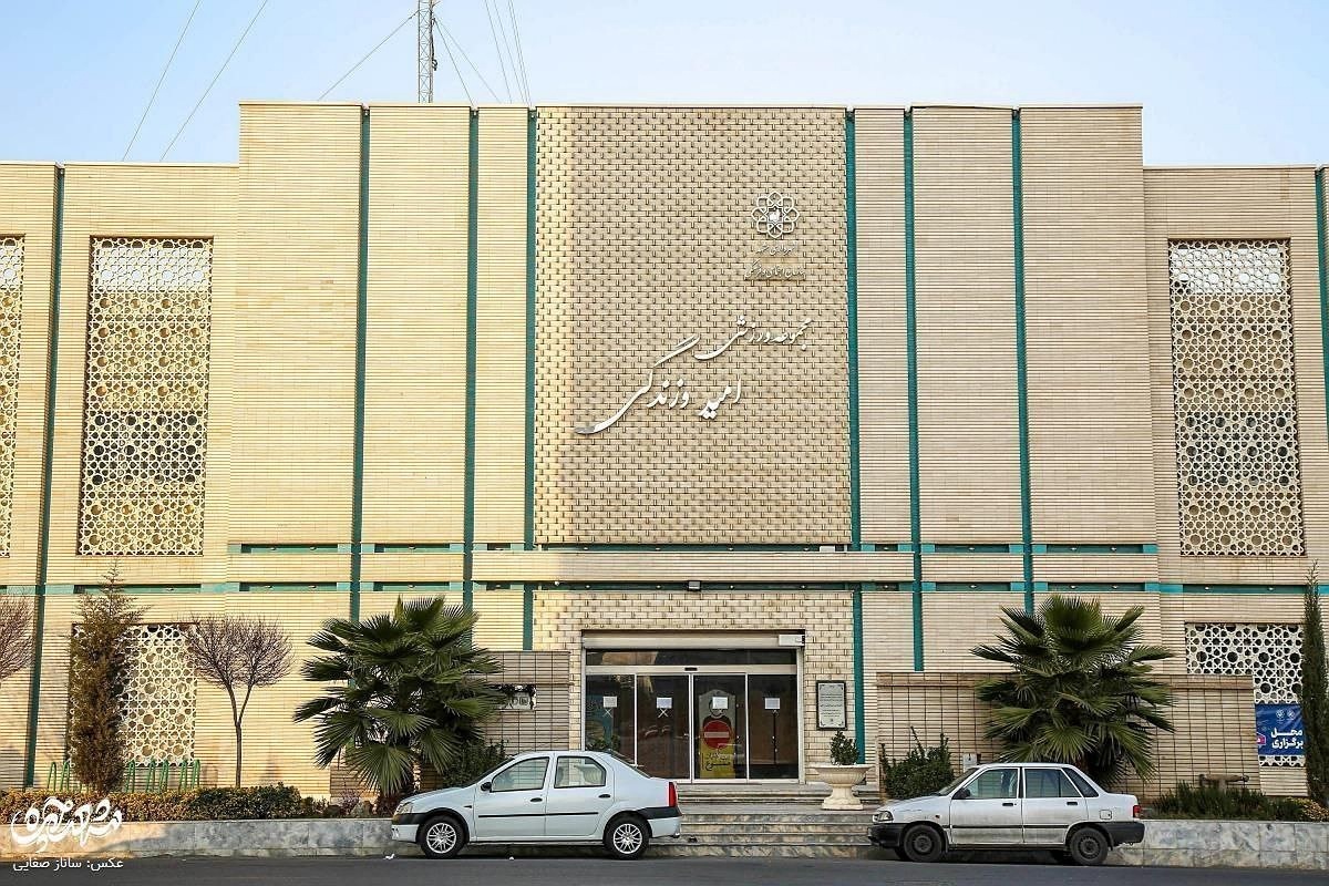 معاون توسعه مدیریت و منابع سازمان فرهنگی و اجتماعی شهرداری مشهد از روند بازسازی و بهسازی سالن ورزشی اسکواش «امید و زندگی» واقع در سید رضی ۵۸، بوستان برکت خبر داد.