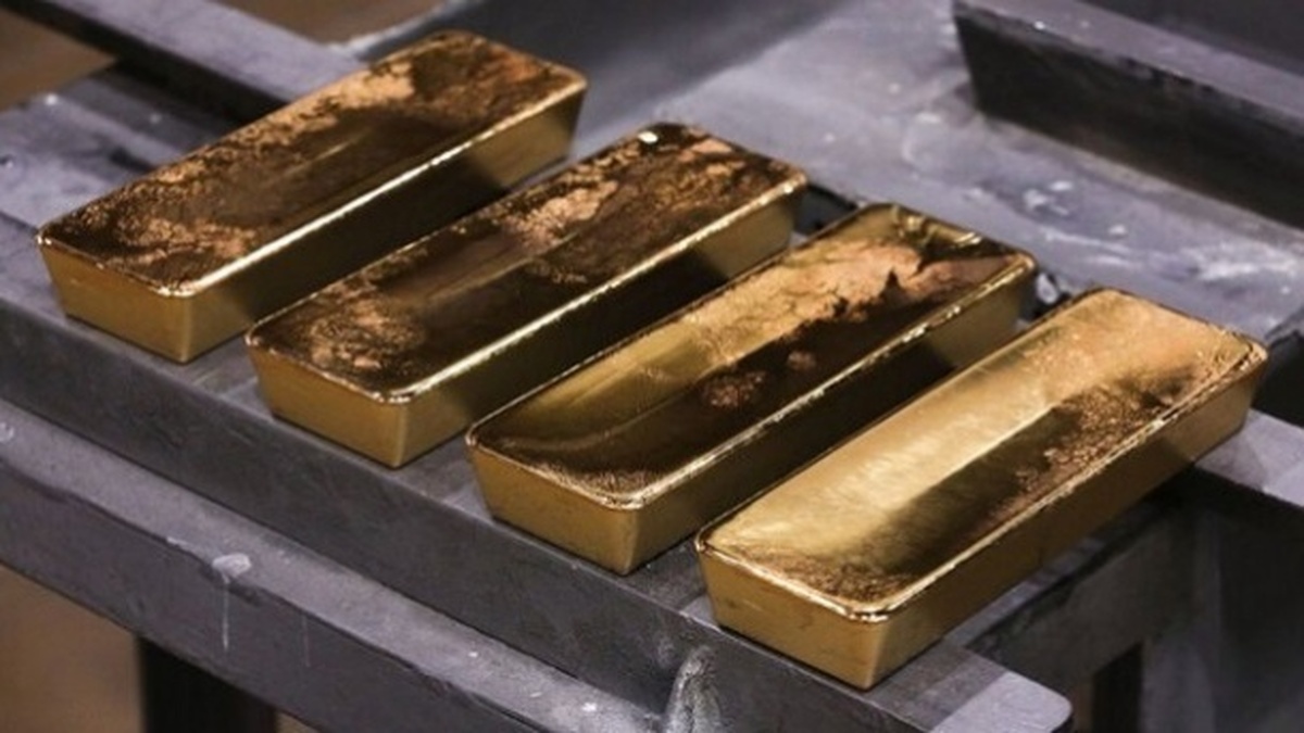 اونس جهانی طلا در معاملات امروز با عبور از قله‌های قبلی خود به ۳۹۳۷ دلار رسید و تنها یک‌گام تا مرز ۴هزار دلار فاصله دارد، همزمان، بهای نقره نیز با ثبت نرخ ۴۸.۵ دلار، رکورد تازه‌ای را رقم زد.