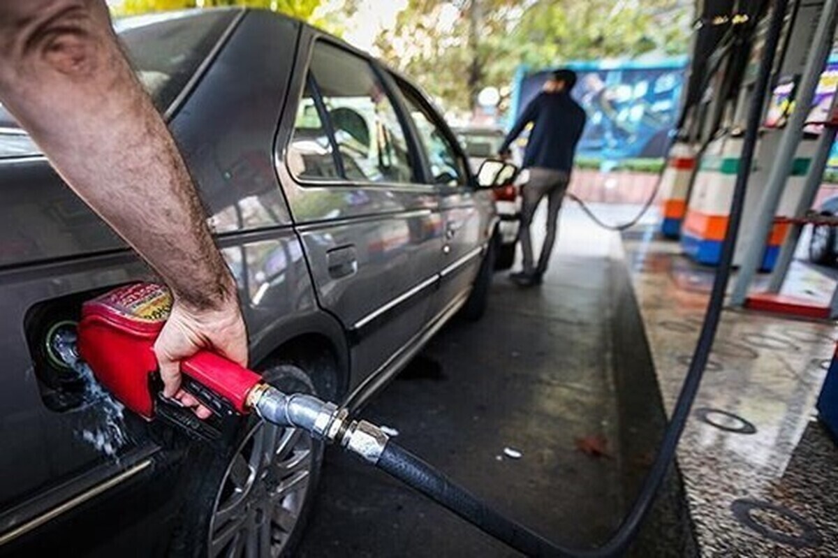 در پی انتشار ویدئویی در فضای مجازی با ادعای امکان سوخت‌گیری بدون کارت از طریق وارد کردن یک کد در نازل، باید گفت چنین قابلیتی در هیچ جایگاه سوختی وجود ندارد و این ویدئو‌ها جعلی و گمراه‌کننده‌اند و شهروندان فریب این‌گونه محتوا‌ها را نخورند و تنها به اطلاع‌رسانی‌های رسمی اعتماد کنند.