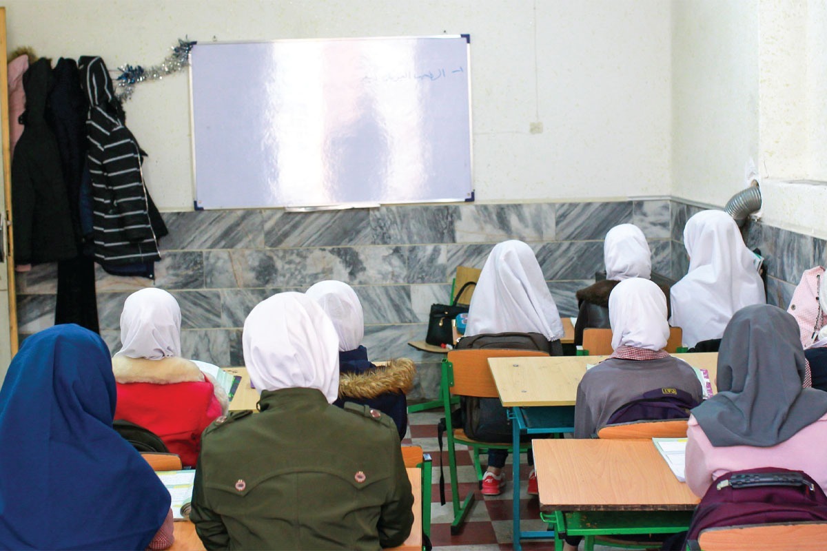 دو هفته از طنین زنگ آغاز سال تحصیلی جدید در مدارس می‌گذرد، اما هنوز سایه یک کمبود ساختاری بر سر مدارس مشهد، سنگینی می‌کند.