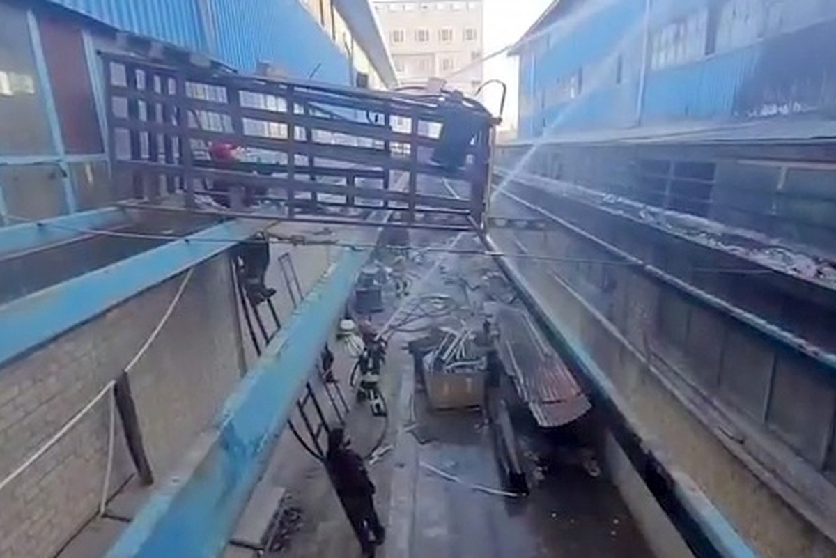 بعدازظهر امروز حادثه‌ آتش‌سوزی در یکی از کارخانه‌های تولید منسوجات طبی و پزشکی واقع در فاز دوم شهرک صنعتی طوس رخ داد که بلافاصله با اعلام به سامانه ۱۲۵، نیروهای آتش‌نشانی مشهد از ۹ ایستگاه به محل حادثه اعزام شدند.