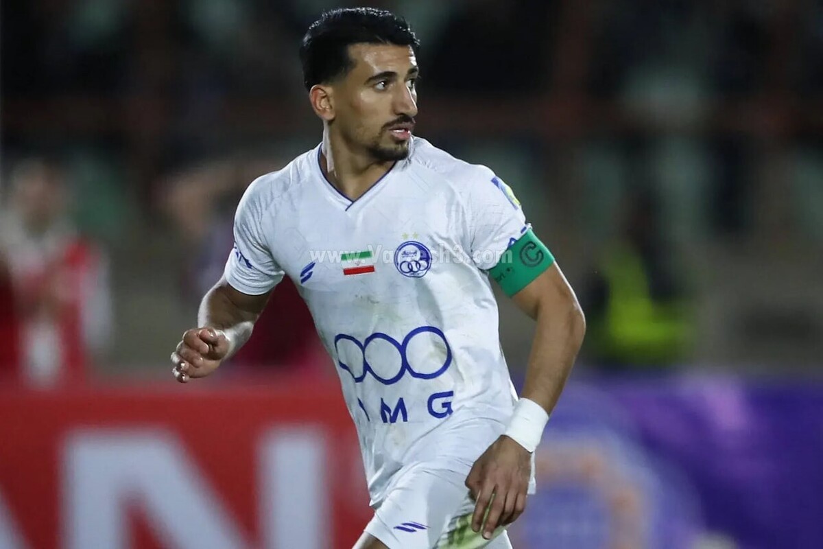 مدافع باتجربه استقلال از ناحیه کمر دچار مصدومیت شده و حضورش مقابل مس رفسنجان هم در هاله‌ای از ابهام است.